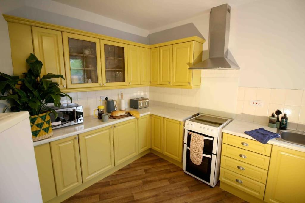 Lincoln Apartment Freshly Renovated Common Views Burton  Екстериор снимка