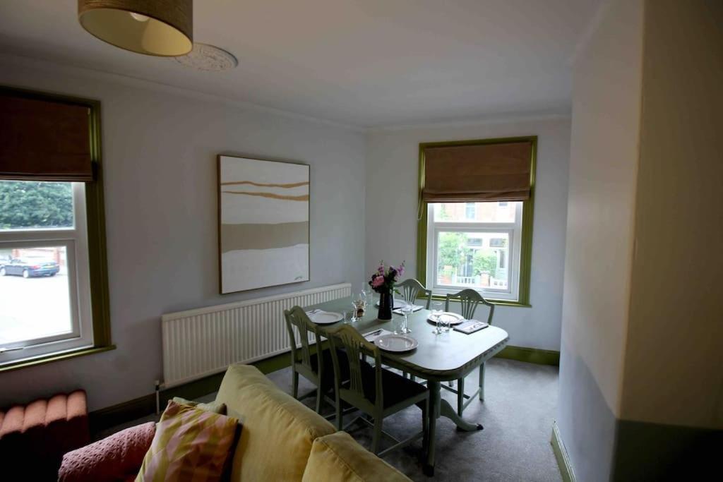 Lincoln Apartment Freshly Renovated Common Views Burton  Екстериор снимка