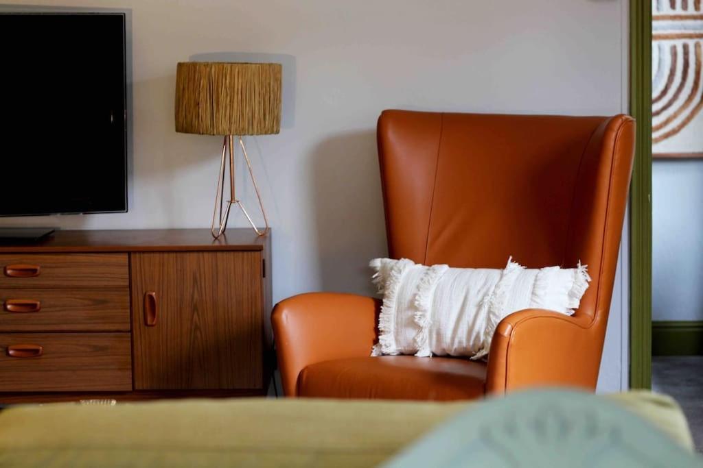 Lincoln Apartment Freshly Renovated Common Views Burton  Екстериор снимка