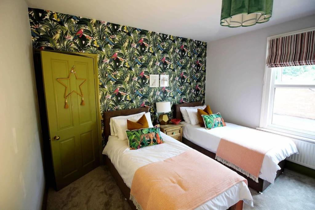 Lincoln Apartment Freshly Renovated Common Views Burton  Екстериор снимка